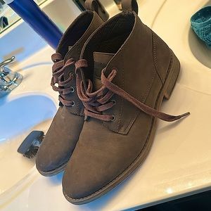 Worn once, perry ellis size 10.5